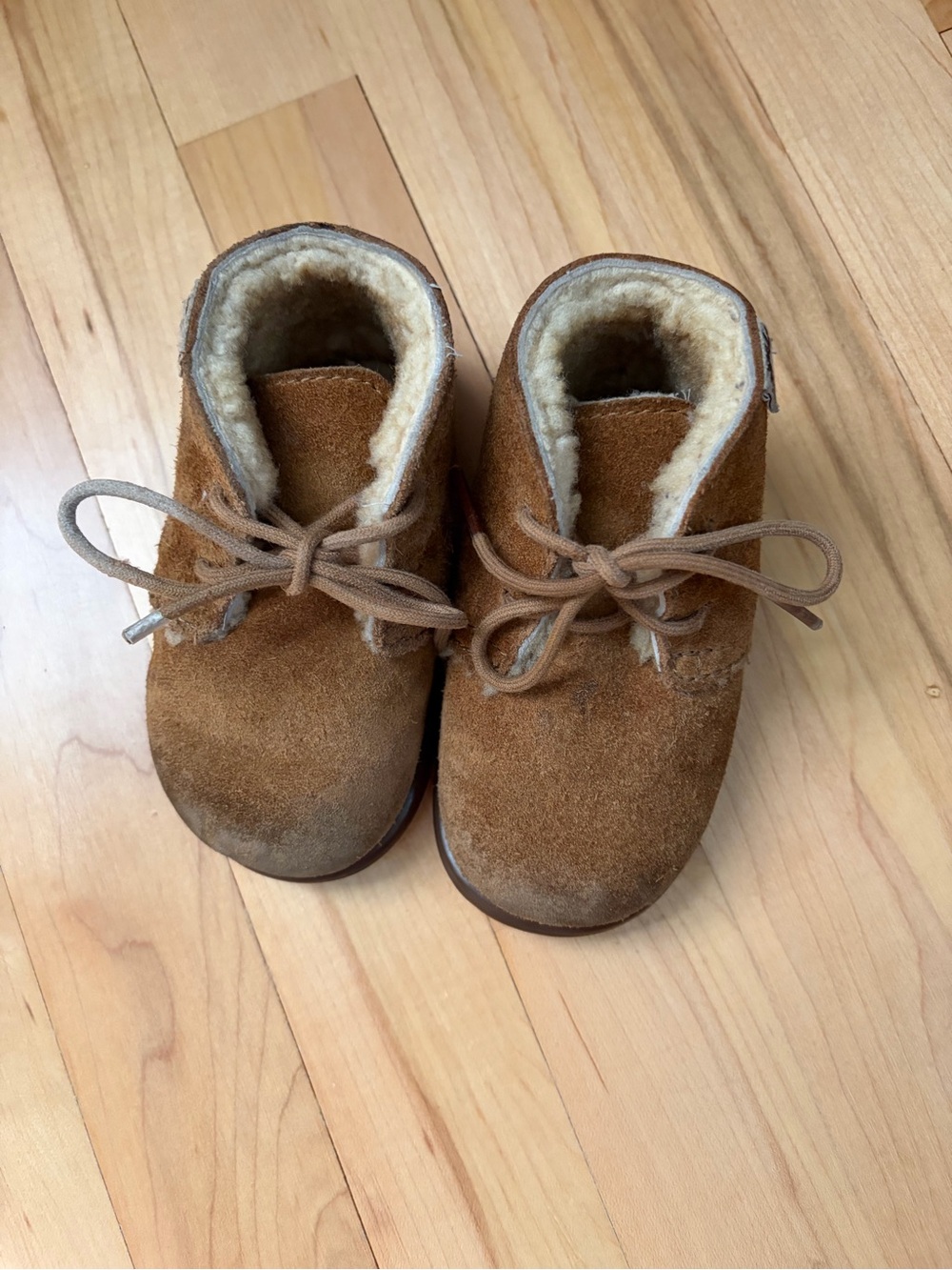 UGG Baby Neumel boots genuine leather bootie sheepskin lining size medium